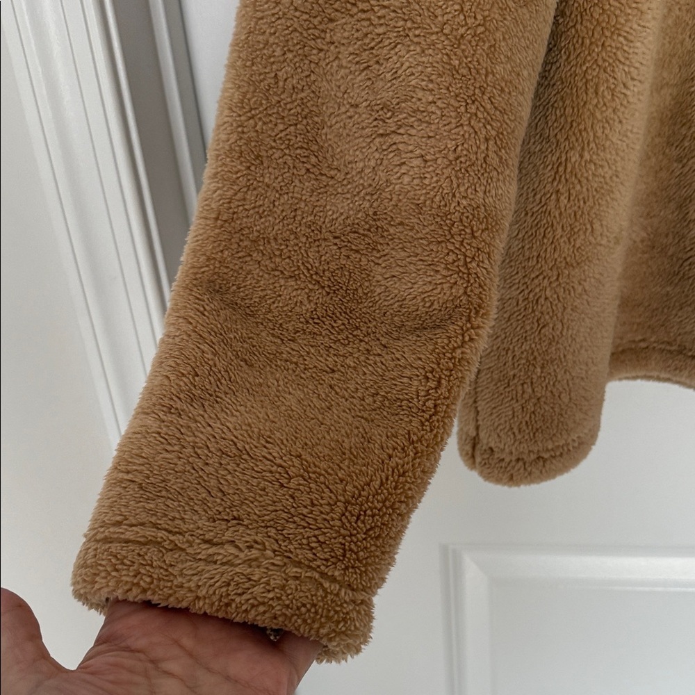 Vineyard Vines Tan Fleece quarter zip - Picture 7 of 16